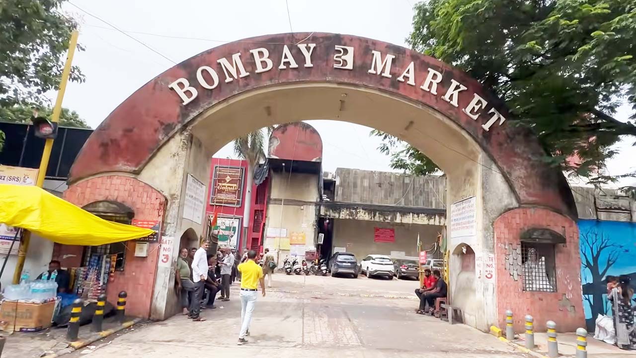 Main entrance gate of Bombay Market Surat in Umarwada, famous wholesale textile and kapda market for sarees and dress materials