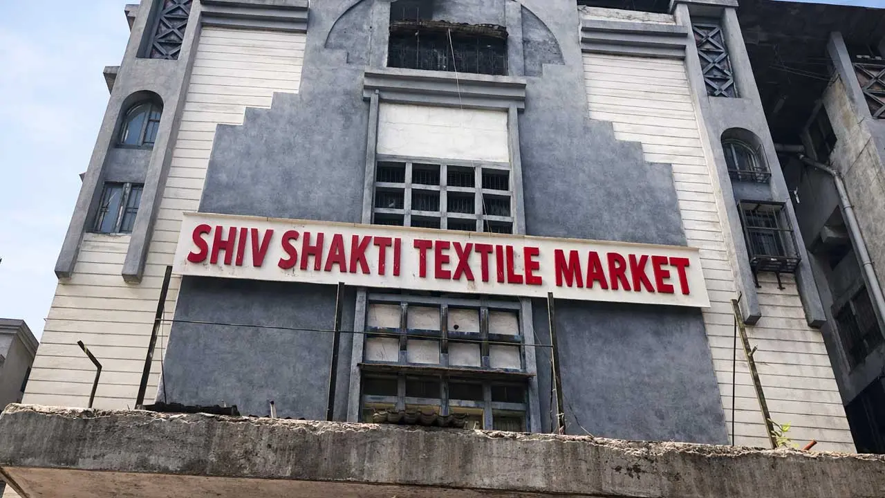 Shiv Shakti Textile Market building in Moti Begumwadi, Surat
