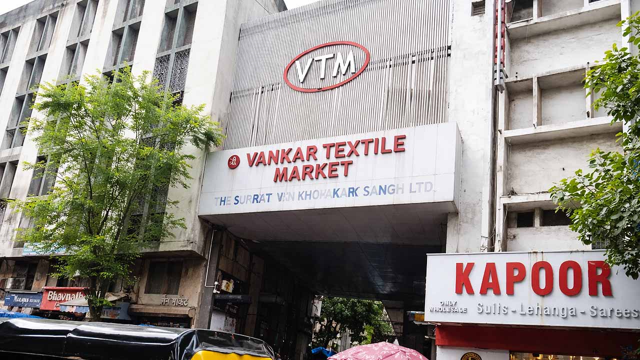 Vankar Textile Market main entrance at Moti Begumwadi Surat, wholesale saree and fabric market near Ring Road