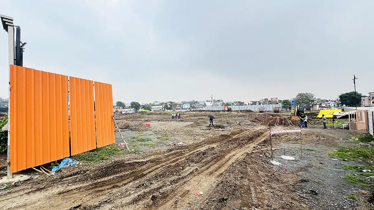 People visiting and viewing the upcoming Galaxy Textile Market construction site in Surat