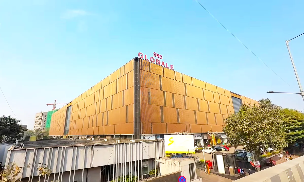 Wide view of Globale Textile Market building in Surat with entrance and surrounding area