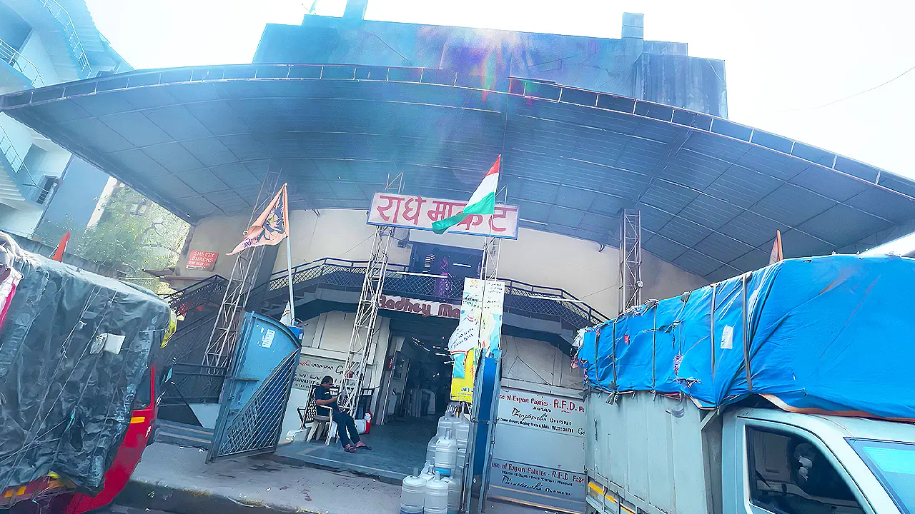 Entrance of Radhey Market inside Salasar Hanuman Dwar on Ring Road, Surat, with market signage and covered entryway.