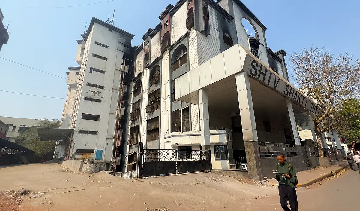 Exterior view of Shiv Shakti Textile Market building on Ring Road in Surat.