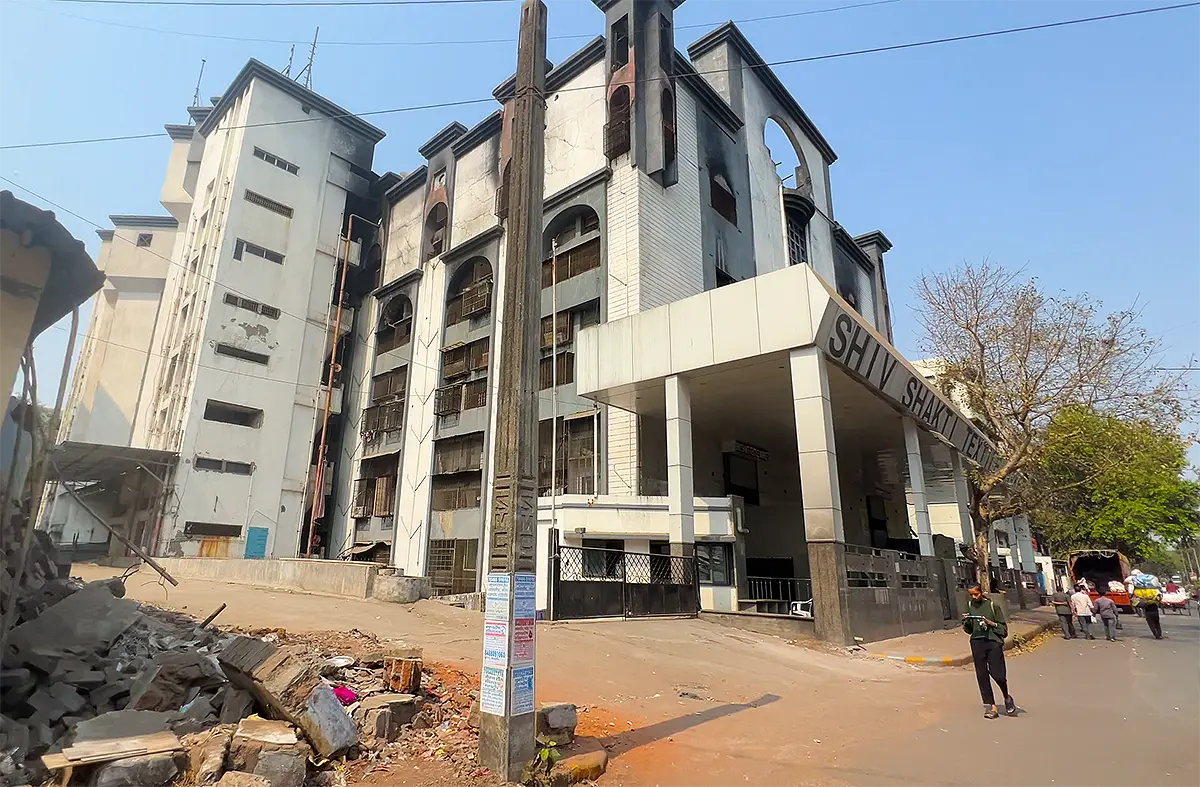 Exterior view of Shiv Shakti Textile Market on Ring Road in Surat, Gujarat.
